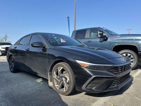 Used 2025 Hyundai Elantra Sport FWD image 12