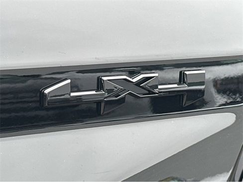 New 2025 GMC Canyon Elevation w/ Convenience Package image 34