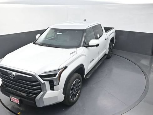 Used 2025 Toyota Tundra Limited AWD/4WD image 14