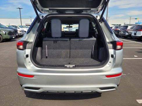 Used 2024 Mitsubishi Outlander SE image 27