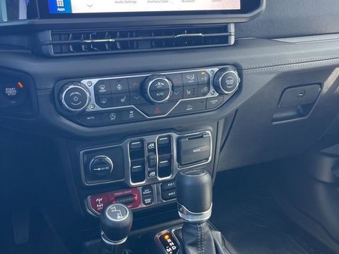 New 2025 Jeep Gladiator Rubicon w/ Convenience Group image 15