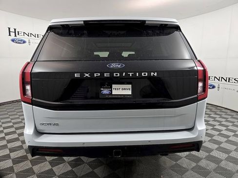 Certified 2025 Ford Expedition Active image 5