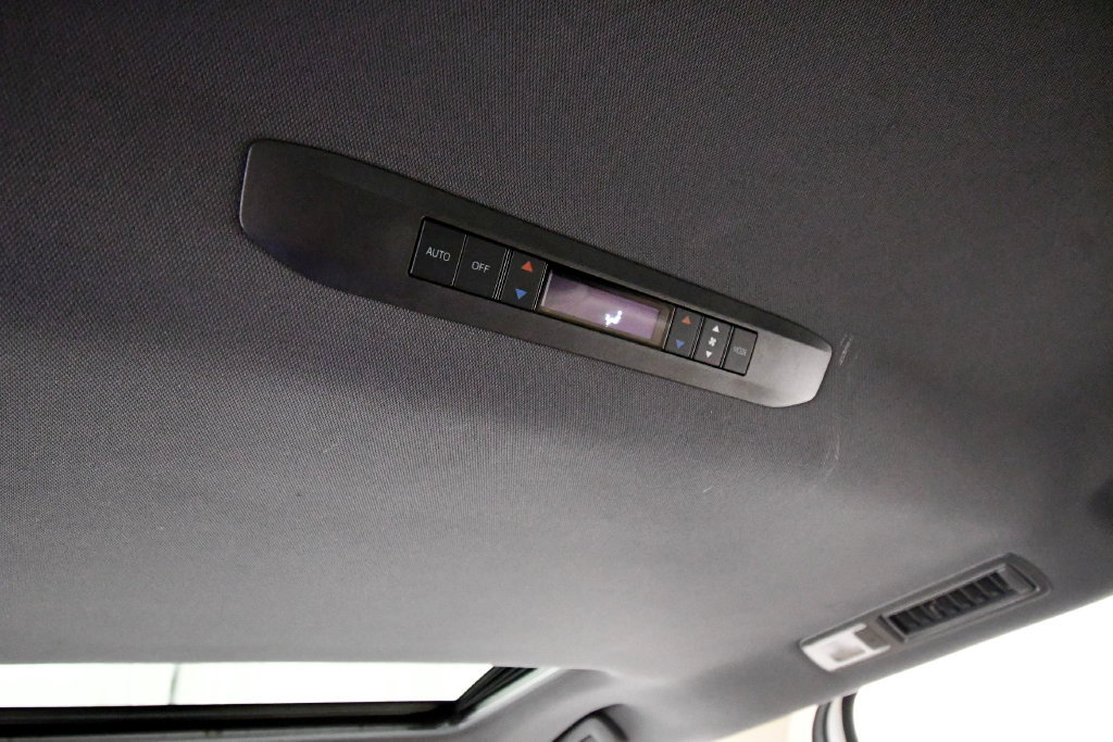 Used 2023 Toyota Sienna XLE AWD/4WD image 17