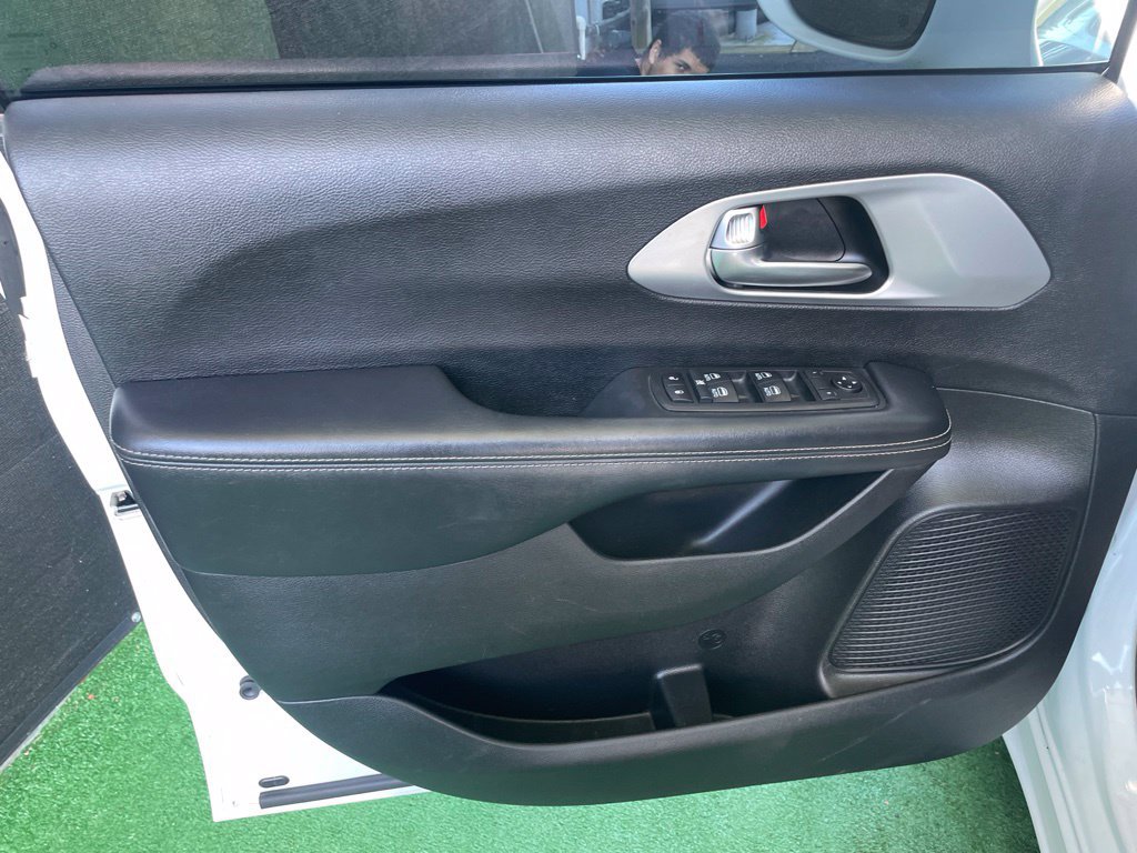 Used 2019 Chrysler Pacifica Touring-L Plus w/ S Appearance Package FWD image 31