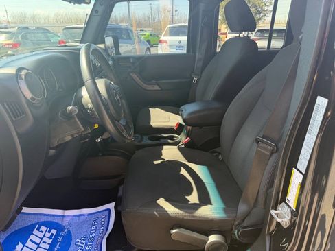 Used 2018 Jeep Wrangler Unlimited Sport S AWD/4WD image 12