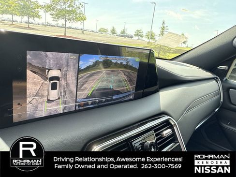 New 2025 Nissan Armada SL w/ Captain's Chari Seat Package image 9