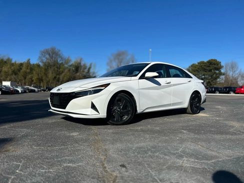 Used 2023 Hyundai Elantra SEL FWD image 3