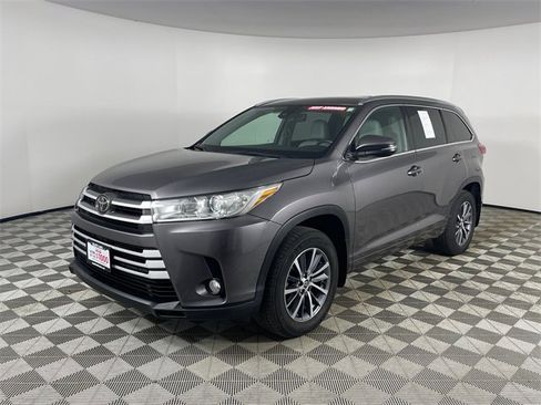Used 2018 Toyota Highlander XLE image 1