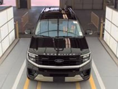 Used 2025 Ford Expedition Max Platinum AWD/4WD image 19
