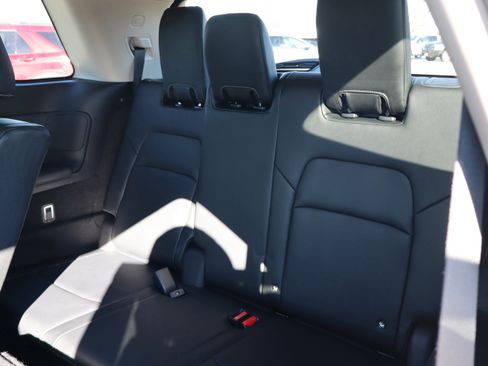 Used 2022 Nissan Pathfinder SL image 11