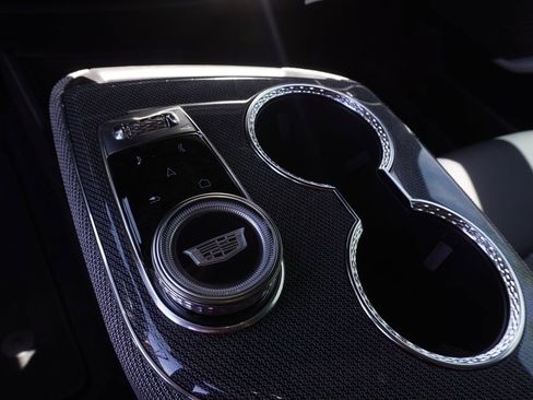 New 2025 Cadillac Optiq Luxury 1 image 18