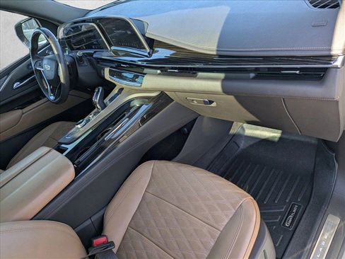 Used 2023 Cadillac Escalade Premium Luxury w/ Performance Package AWD/4WD image 23