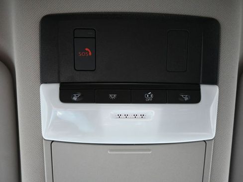 Used 2025 Nissan Rogue SV AWD/4WD image 17