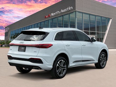 Certified 2025 Audi Q5 Premium AWD/4WD image 5