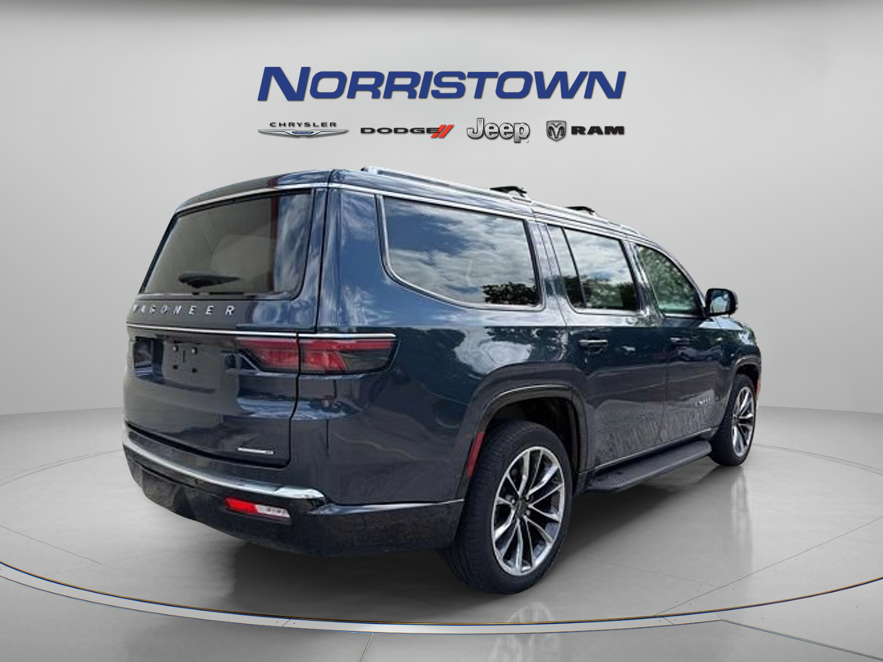 Used 2023 Jeep Wagoneer Series II w/ Premium Group I AWD/4WD image 7
