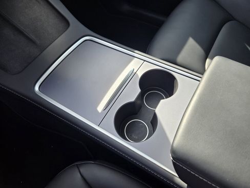 Used 2024 Tesla Model Y Long Range image 19