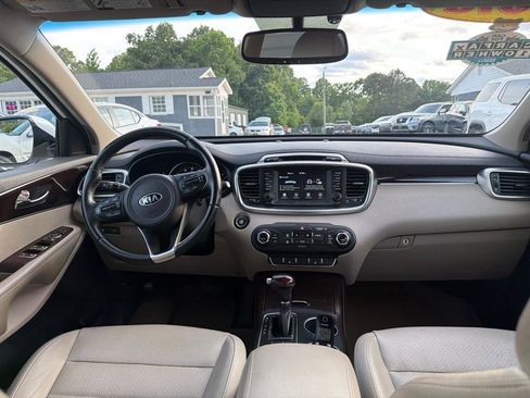 Used 2018 Kia Sorento EX FWD image 16