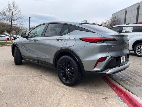 Used 2025 Buick Envista Sport Touring image 8