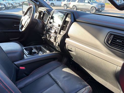 Used 2021 Nissan Titan PRO-4X w/ Pro-4x Convenience Package AWD/4WD image 4