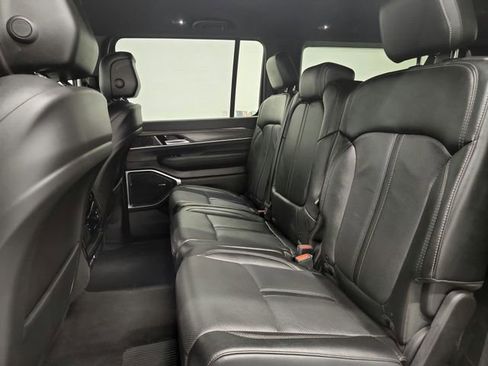 Used 2024 Jeep Wagoneer L Series II w/ Flexible Seating Group AWD/4WD image 33