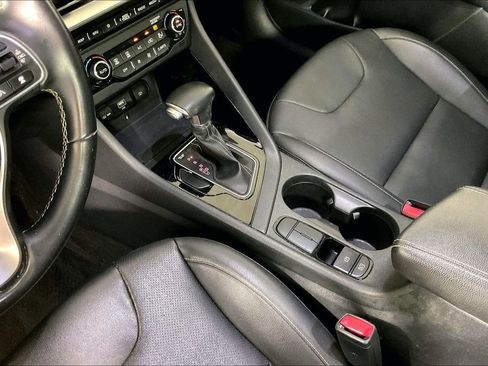 Used 2022 Kia Niro Touring Special Edition FWD image 17