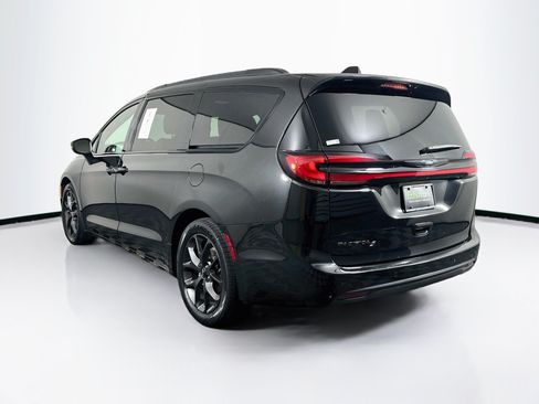 Used 2023 Chrysler Pacifica Touring-L w/ S Appearance Package FWD image 5