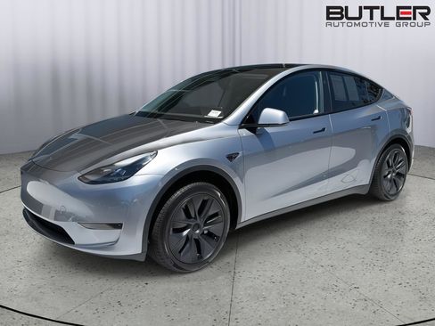 Used 2024 Tesla Model Y Long Range RWD image 1