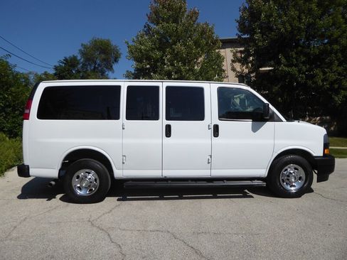 Used 2018 Chevrolet Express 3500 LS image 8