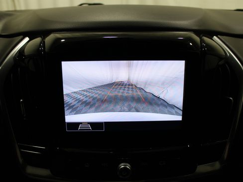 Used 2021 Chevrolet Traverse LT FWD image 17
