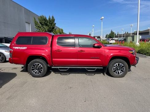 Used 2021 Toyota Tacoma TRD Sport w/ TRD Premium Sport Package AWD/4WD image 4