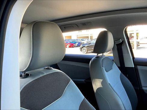 Certified 2023 Volkswagen Taos SE w/ Panoramic Sunroof Package image 22