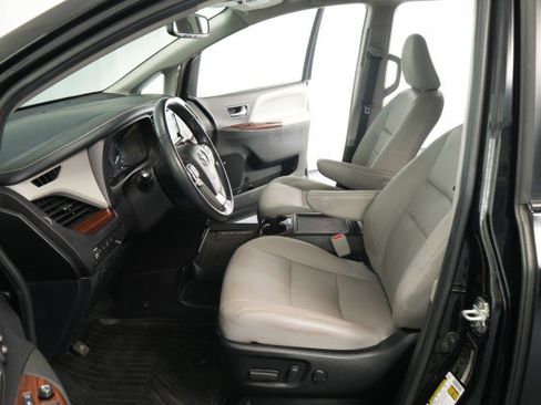 Used 2019 Toyota Sienna Limited Premium w/ Protection Package AWD/4WD image 32