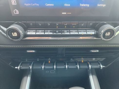 Used 2024 Chevrolet Colorado ZR2 w/ ZR2 Convenience Package III AWD/4WD image 18
