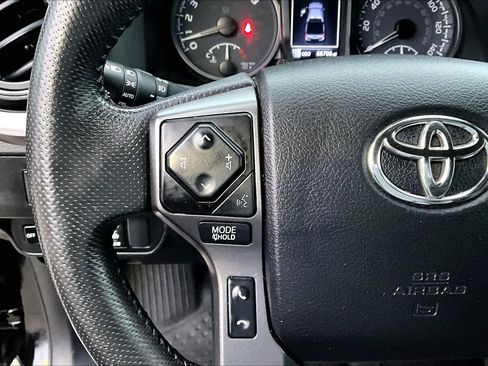 Certified 2022 Toyota Tacoma TRD Off-Road image 23