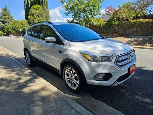 Used 2018 Ford Escape SE w/ SE Sync 3 Package AWD/4WD image 13