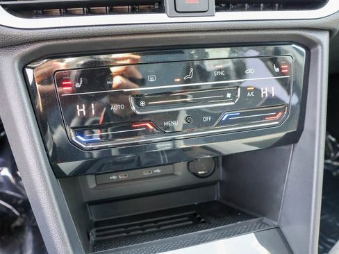 New 2025 Volkswagen Taos SE image 30