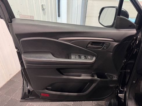 Used 2022 Honda Passport TrailSport image 12