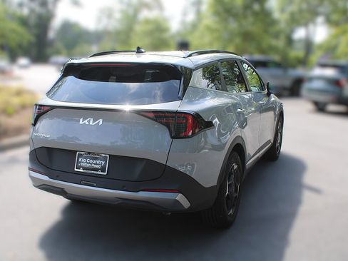 Certified 2026 Kia Sportage EX w/ EX Panorama Roof Package FWD image 12