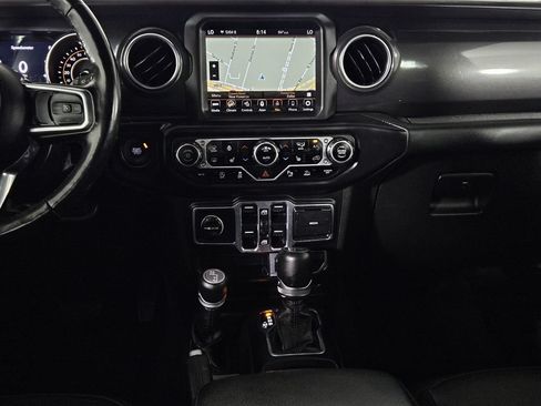 Used 2022 Jeep Wrangler Unlimited Sahara AWD/4WD image 9