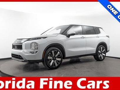 Used 2025 Mitsubishi Outlander SE