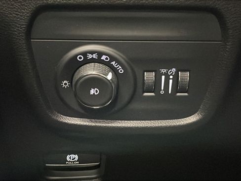 Used 2023 Jeep Grand Cherokee L Limited w/ Luxury Tech Group II AWD/4WD image 33