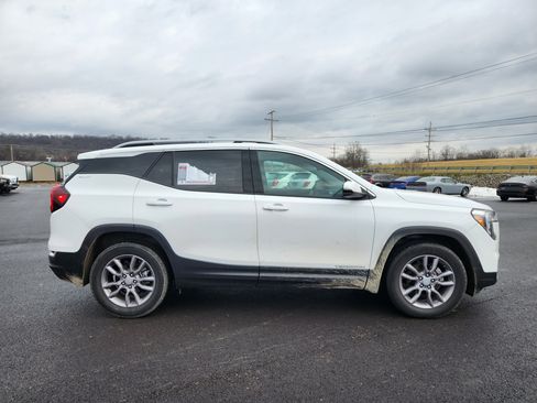 Used 2023 GMC Terrain SLT w/ Infotainment Package II image 16