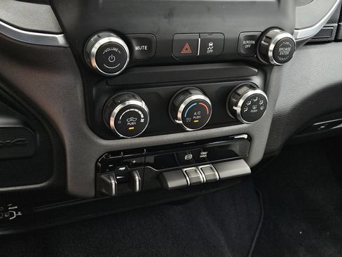Used 2024 RAM 3500 Big Horn AWD/4WD image 18