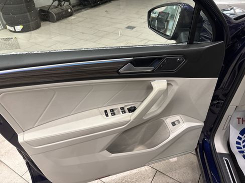 Used 2023 Volkswagen Tiguan SEL R-Line image 8