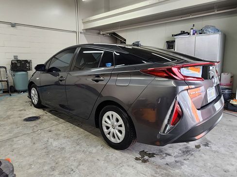 Used 2021 Toyota Prius Prime XLE image 29