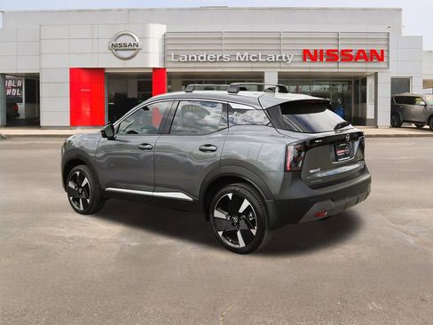 New 2026 Nissan Kicks SR w/ Cold Weather Package FWD image 5