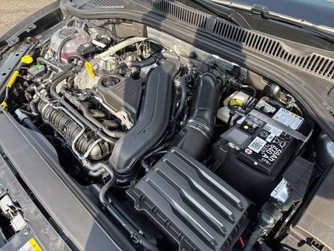 Used 2025 Volkswagen Jetta SE FWD image 79