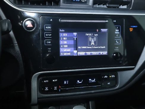 Used 2018 Toyota Corolla LE image 24