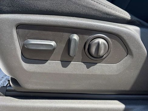 Used 2022 Chevrolet Silverado 1500 Custom Trail Boss w/ Safety Confidence Package AWD/4WD image 24