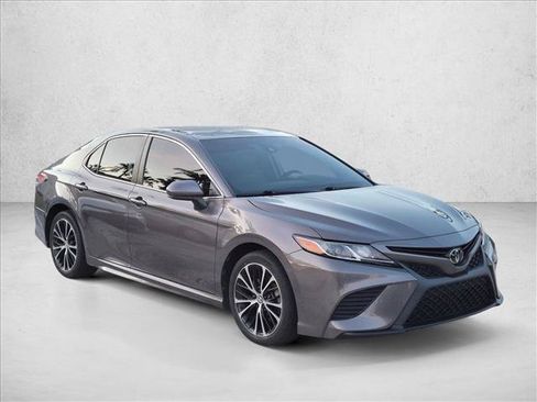 Used 2019 Toyota Camry SE w/ Carpet Mat Package FWD image 3